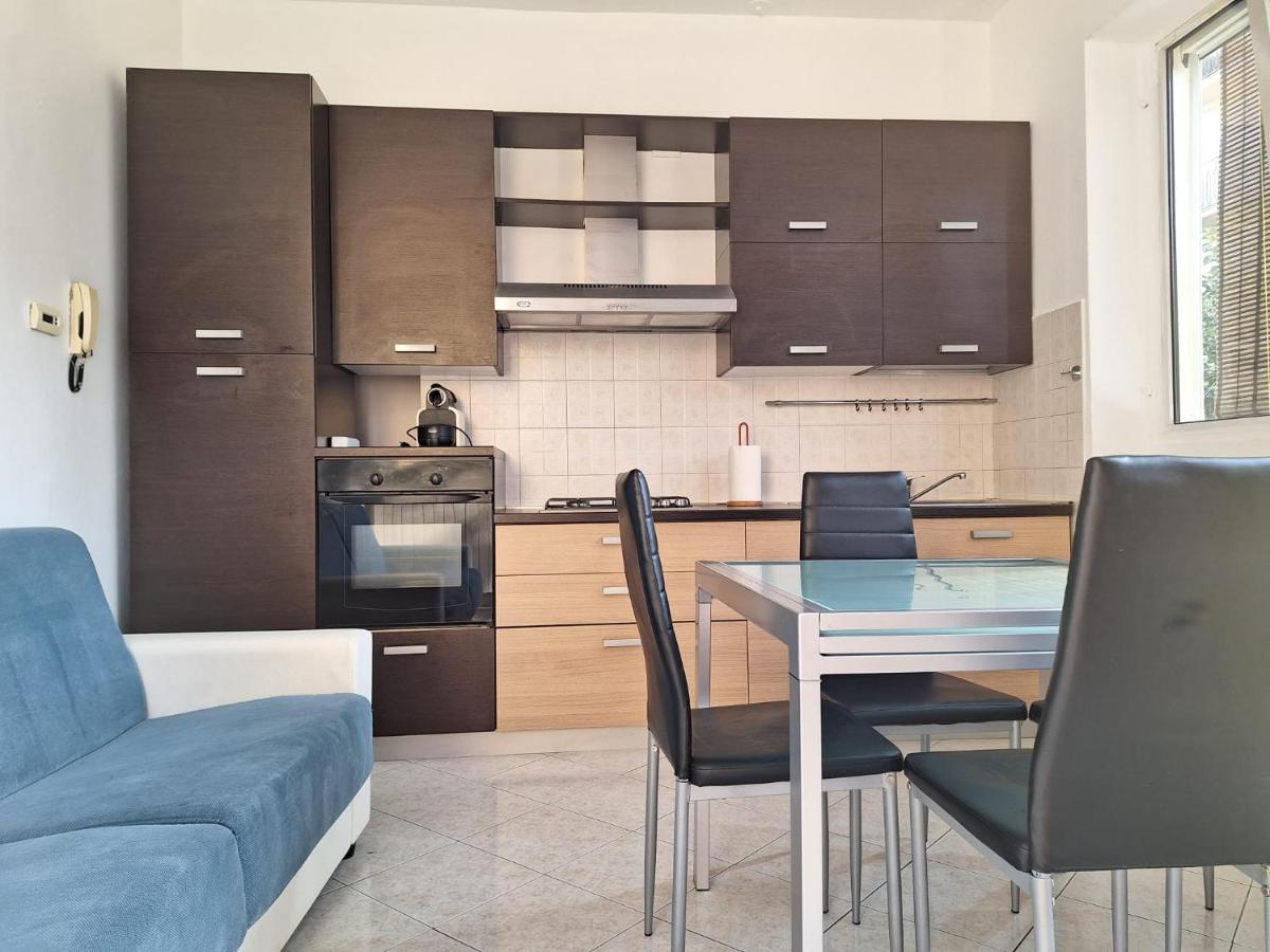 Appartamento La Casa Dei Nonni Malnate Ngoại thất bức ảnh