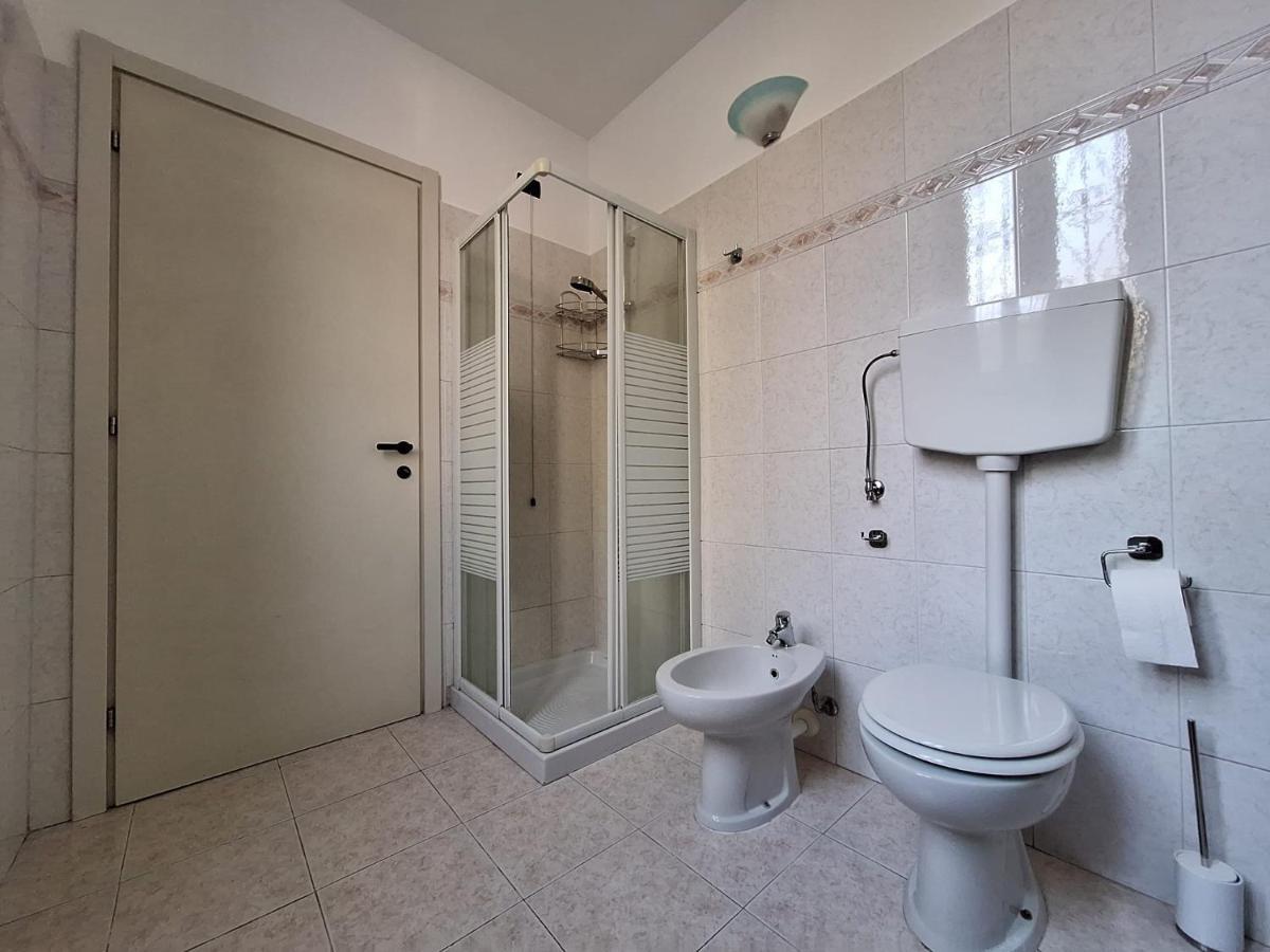 Appartamento La Casa Dei Nonni Malnate Ngoại thất bức ảnh